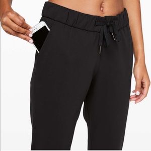 Lululemon On The Fly Pant 25” Size 6
